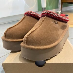 UGG Tazz Suede Platform Slippers, size 7, Tan